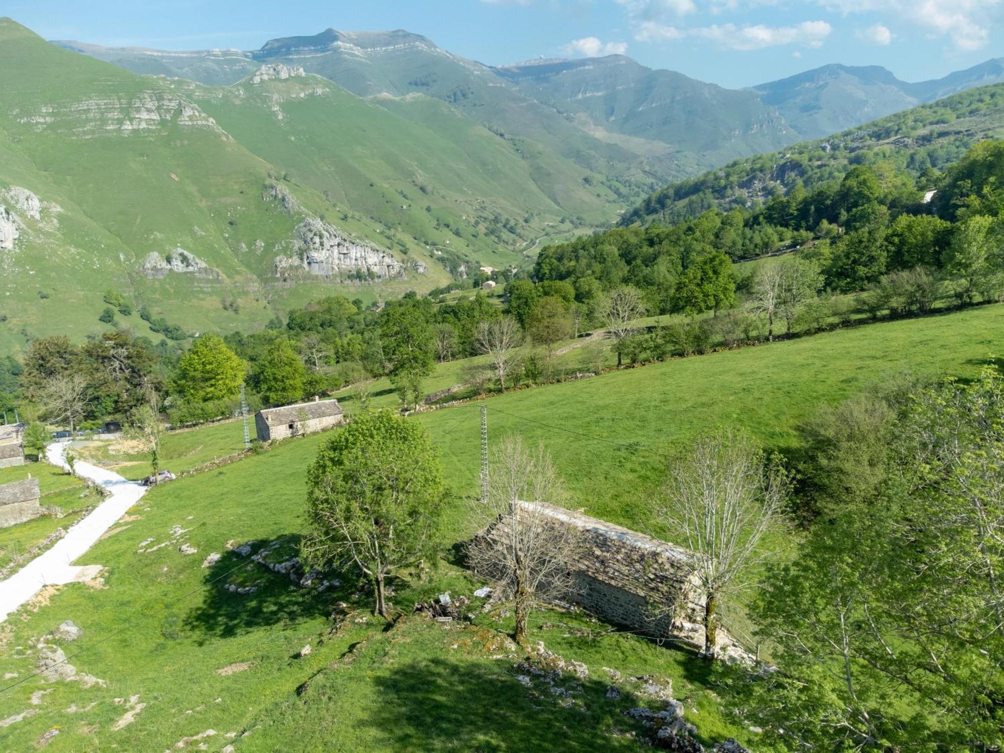 Vivienda Pasiega Lo Lucas 1920 San Roque de Ríomiera Eksteriør bilde